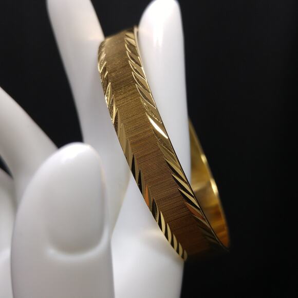 Monet 1960 Textured Gold Plated Bangle Bracelet #3263 Vintage Jewelry Book Piece - Picture 2 of 10